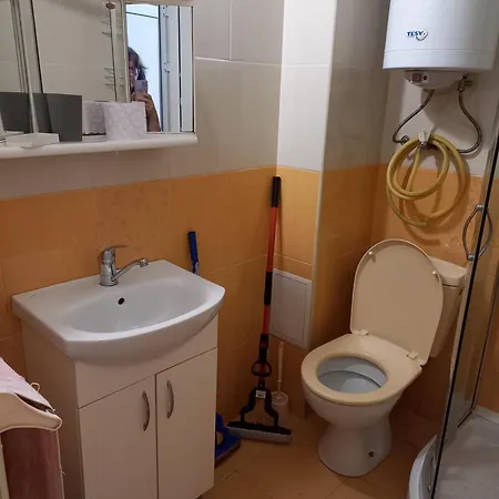 Apartamento за 4-ма максимум до стадион спартак, точно под вик *