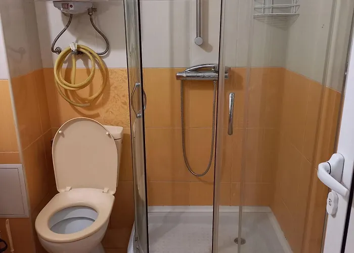 за 4-ма максимум до стадион спартак, точно под вик