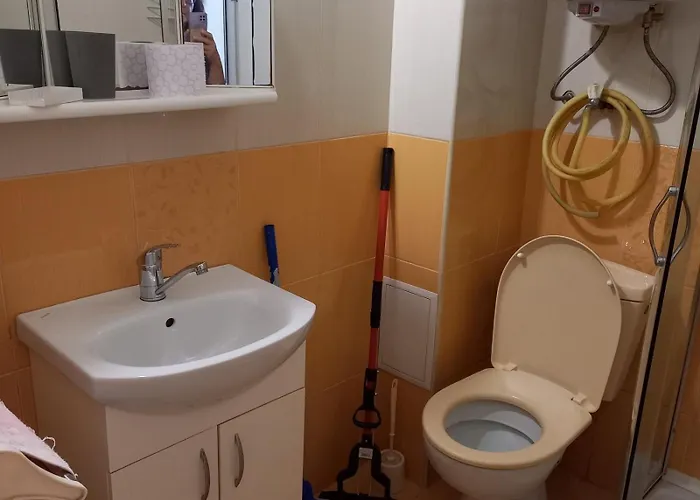 Apartament за 4-ма максимум до стадион спартак, точно под вик *