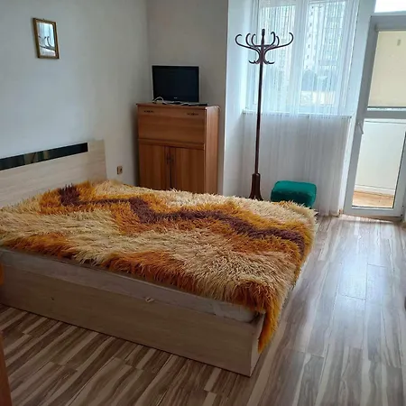 за 4-ма максимум до стадион спартак, точно под вик Warna